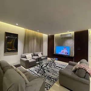 شقة فاخرة موقف خاص دخول ذكي 3 غرف نوم B1 الرياض