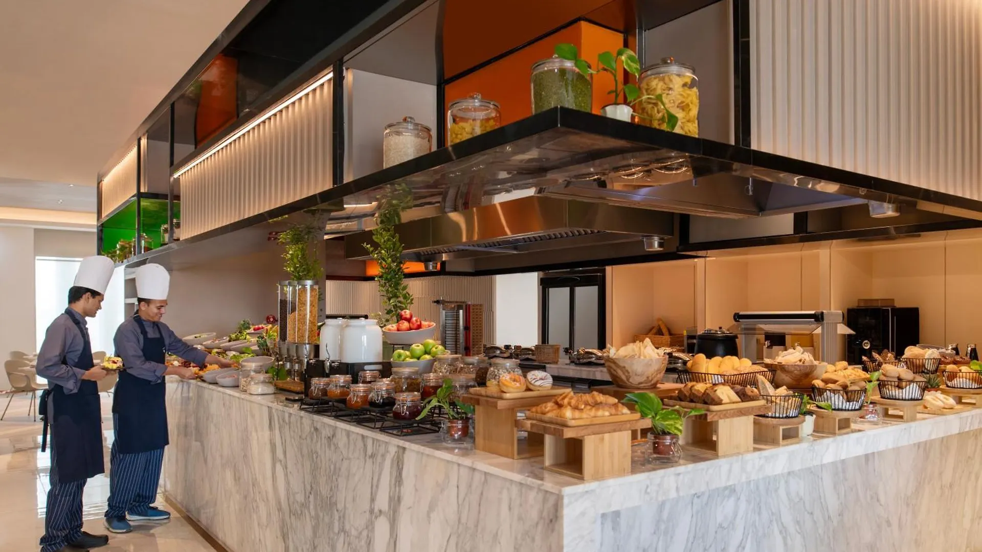 Novotel Riyadh Sahafa 4*,